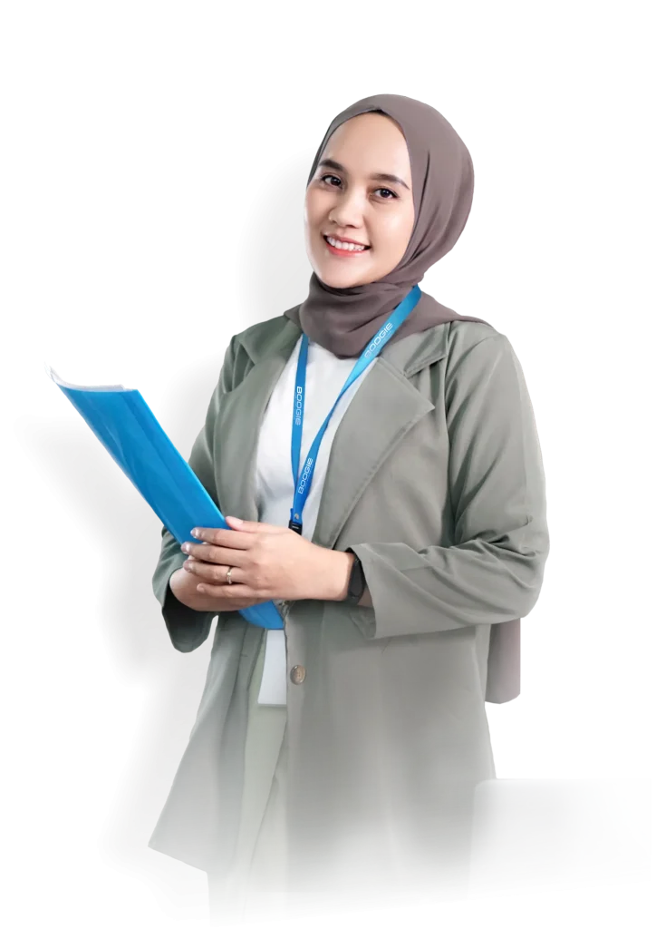 Model dengan seragam kerja produksi boogie apparel