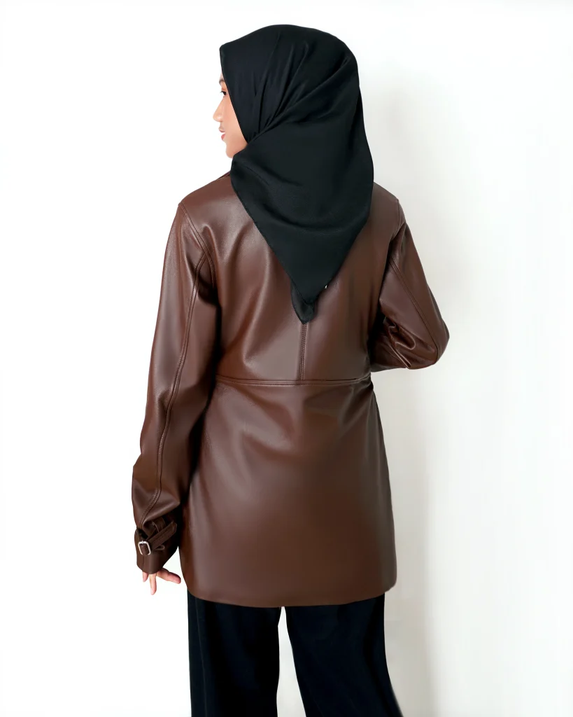 jaket kulit pertamina perempuan tampak belakang