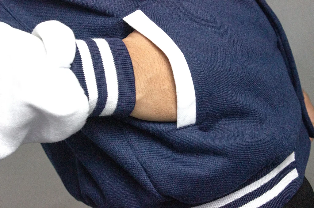 detail lengan jaket varsity sayakaya