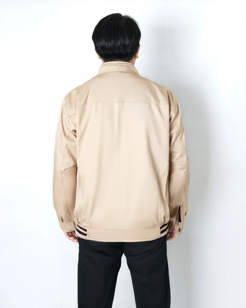 jaket reversible elevate bagian belakang
